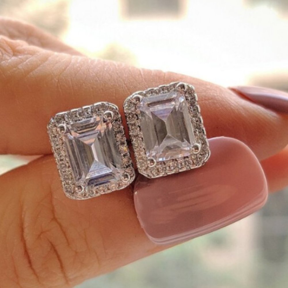 New 18K White Gold Diamond Halo Stud Earrings - Picture 3 of 4